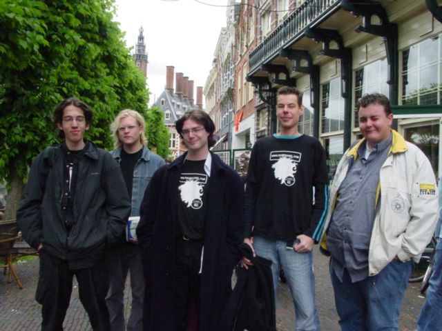 Gregory, Bandirah, the bag of flower, René, Agazyr and Barend pose for the Kleppiefotograaf