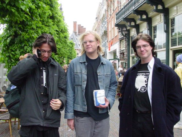 Gregory, Bandirah, the bag of flower, and Ren� pose for the Kleppiefotograaf